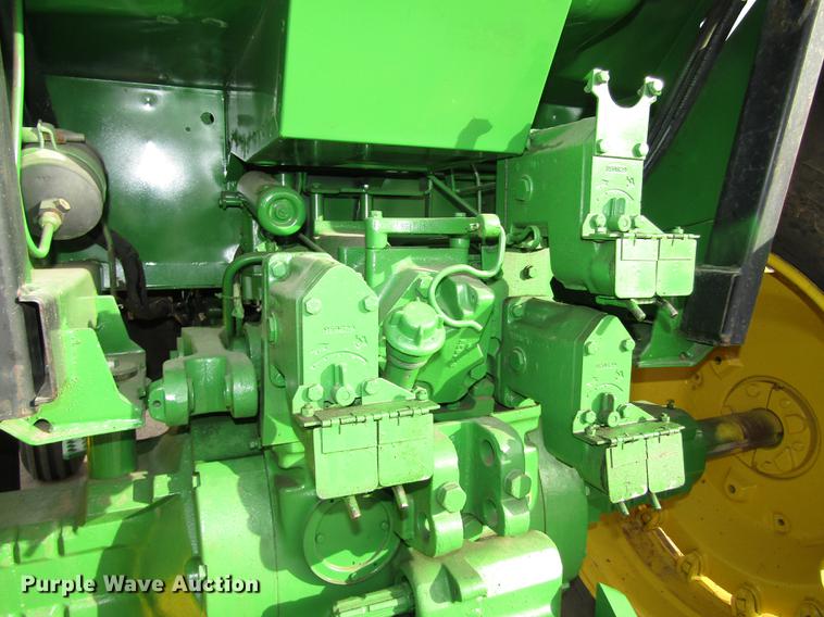 image for item DA3214 1981 John Deere 4440 tractor