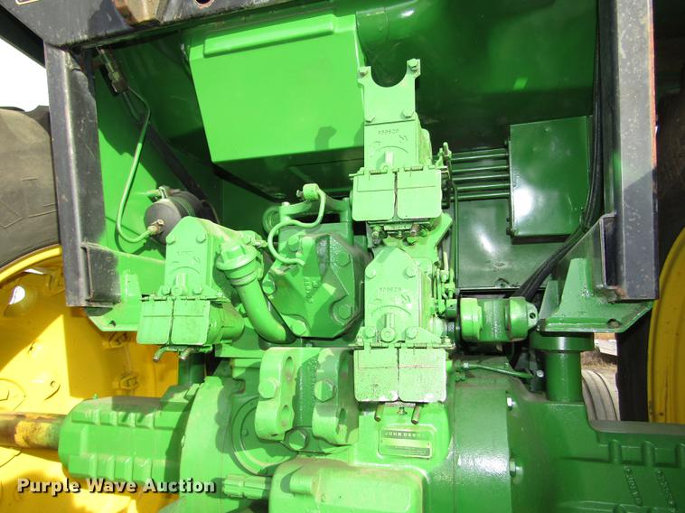 image for item DA3214 1981 John Deere 4440 tractor