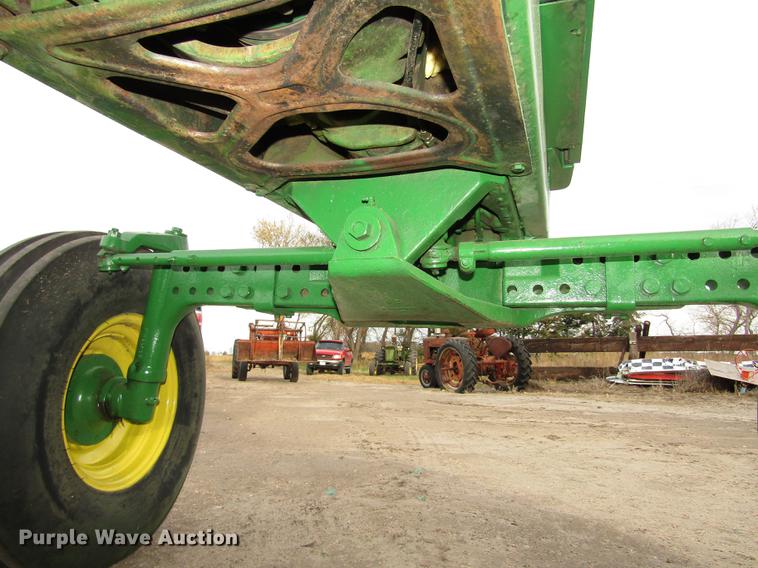 image for item DA3214 1981 John Deere 4440 tractor