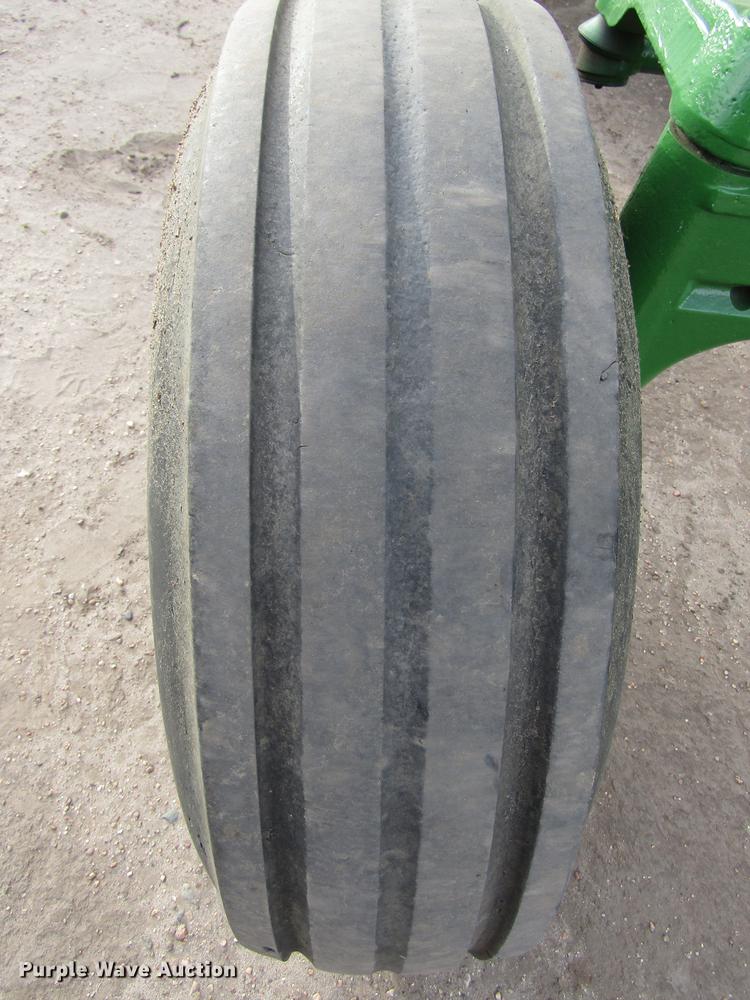 image for item DA3214 1981 John Deere 4440 tractor