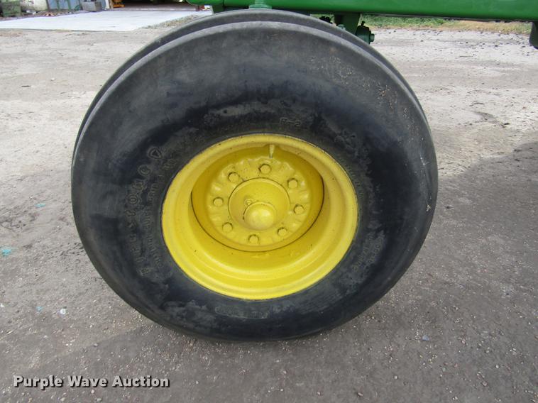 image for item DA3214 1981 John Deere 4440 tractor
