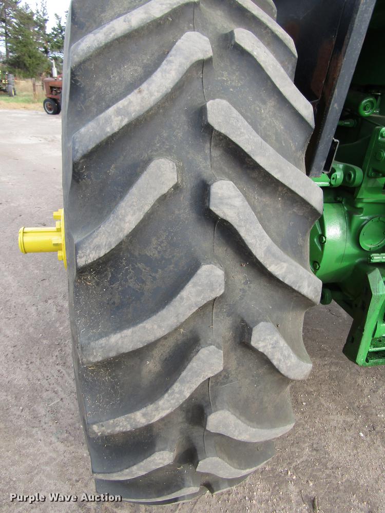 image for item DA3214 1981 John Deere 4440 tractor