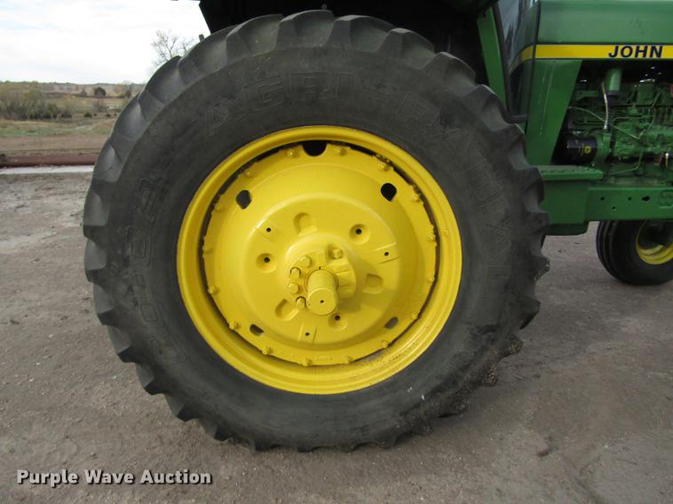 image for item DA3214 1981 John Deere 4440 tractor