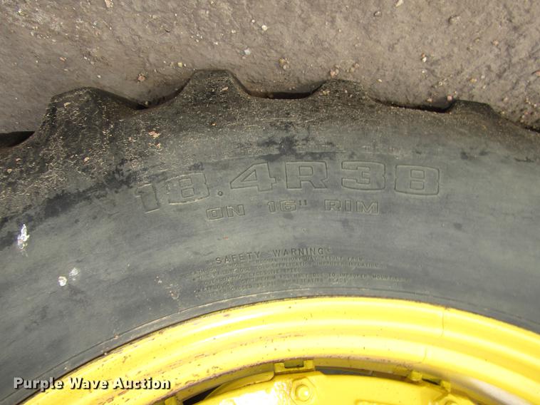 image for item DA3214 1981 John Deere 4440 tractor