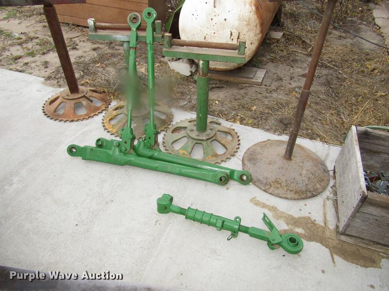 image for item DA3214 1981 John Deere 4440 tractor