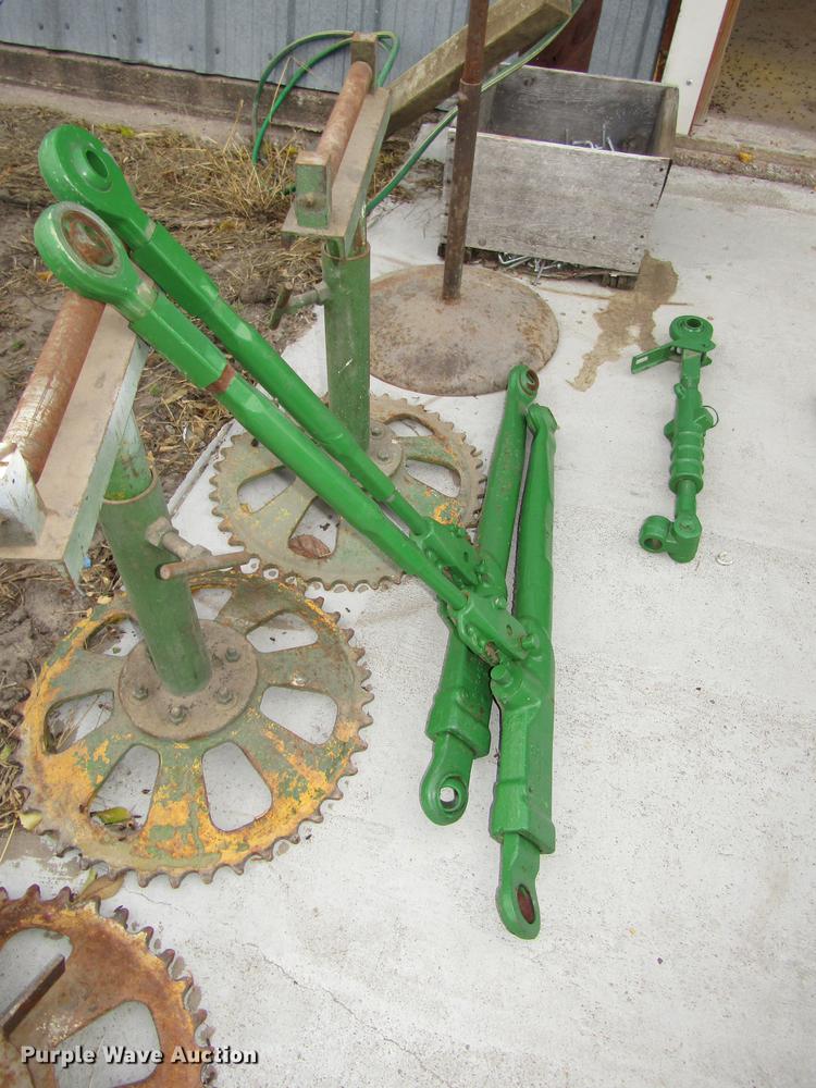 image for item DA3214 1981 John Deere 4440 tractor