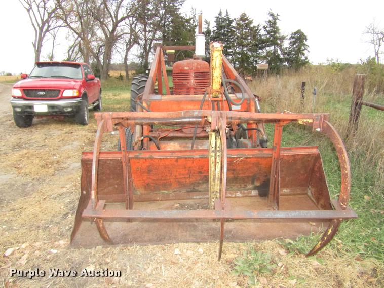 image for item DA3215 1946 Mccormick International M tractor
