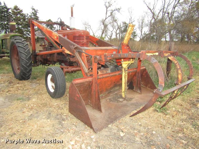 image for item DA3215 1946 Mccormick International M tractor