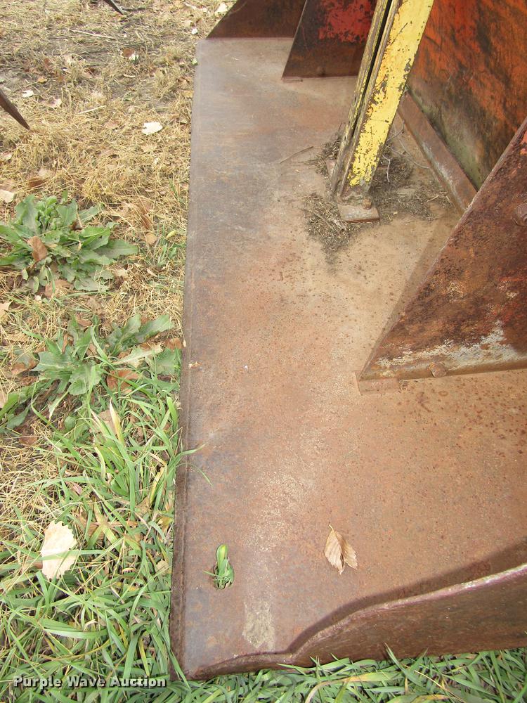 image for item DA3215 1946 Mccormick International M tractor