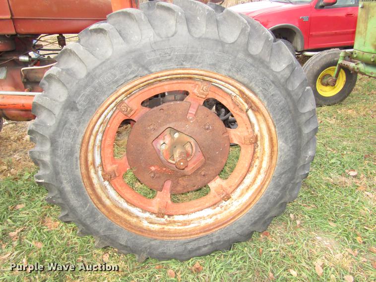 image for item DA3215 1946 Mccormick International M tractor