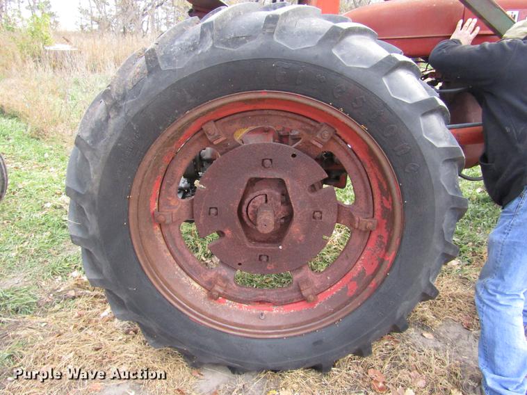 image for item DA3215 1946 Mccormick International M tractor