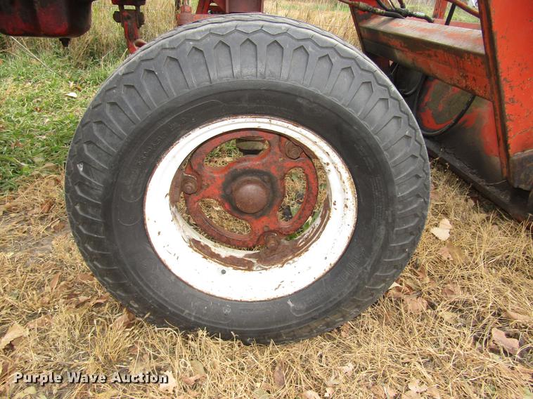 image for item DA3215 1946 Mccormick International M tractor