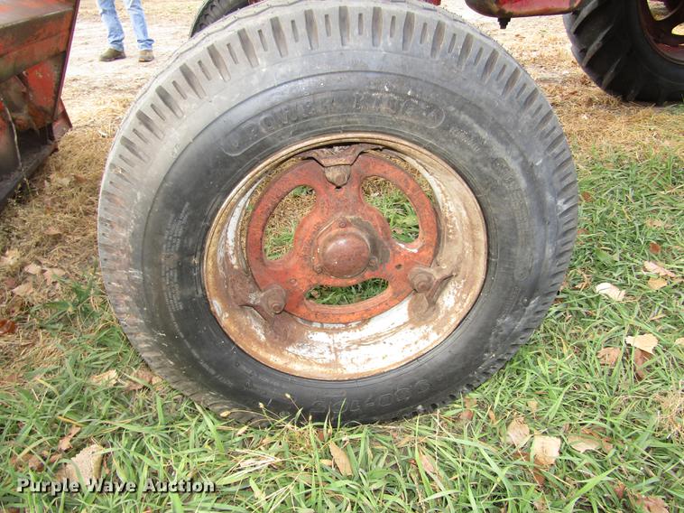 image for item DA3215 1946 Mccormick International M tractor