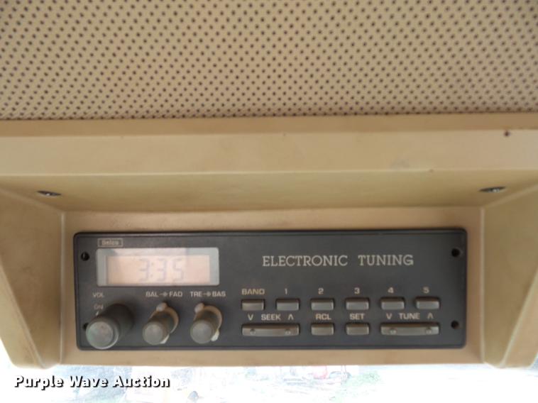 image for item DA6507 1998 John Deere 8400 MFWD tractor