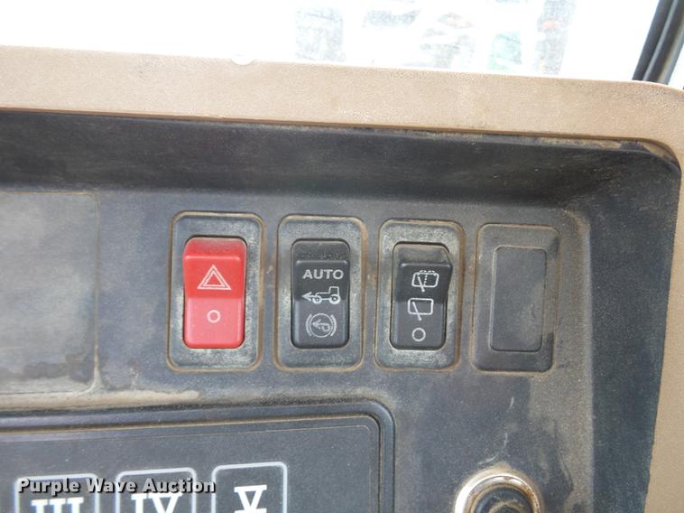 image for item DA6507 1998 John Deere 8400 MFWD tractor