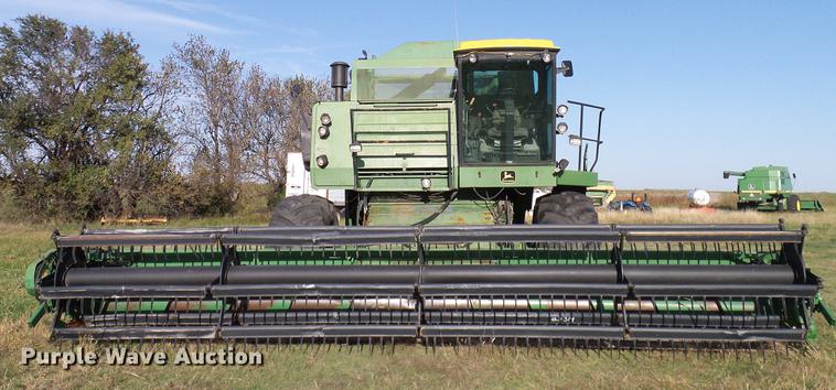 image for item DA6965 1983 John Deere 8820 Turbo combine