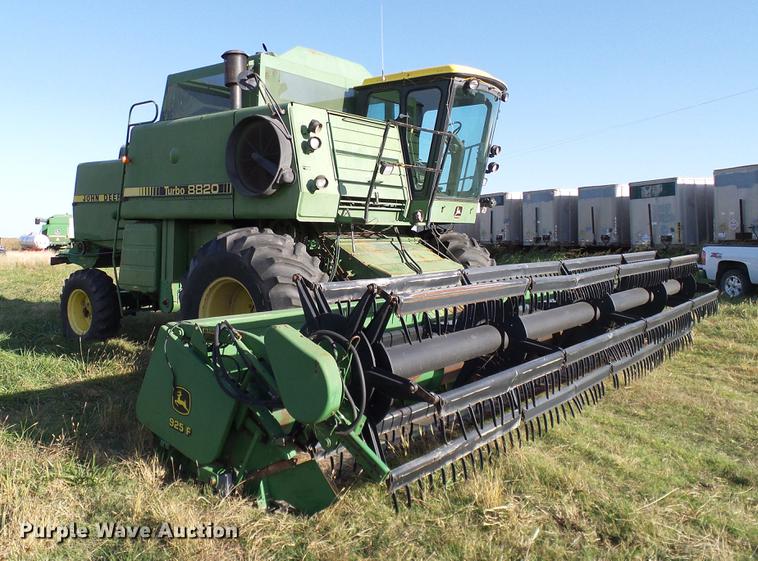 image for item DA6965 1983 John Deere 8820 Turbo combine