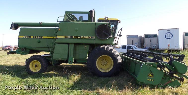 image for item DA6965 1983 John Deere 8820 Turbo combine
