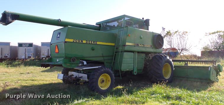 image for item DA6965 1983 John Deere 8820 Turbo combine