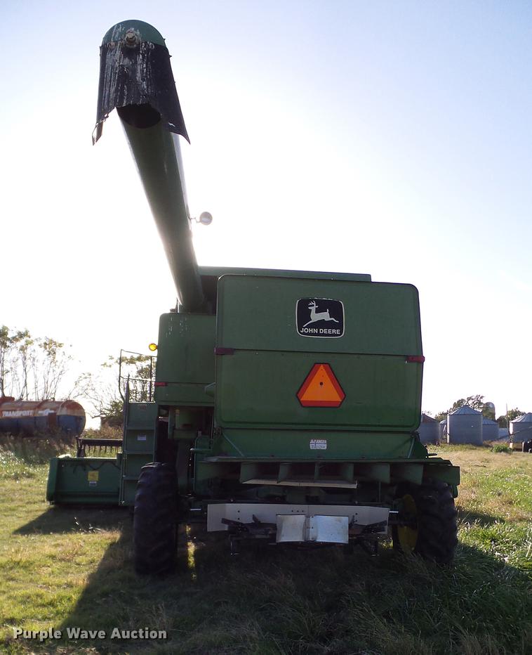 image for item DA6965 1983 John Deere 8820 Turbo combine