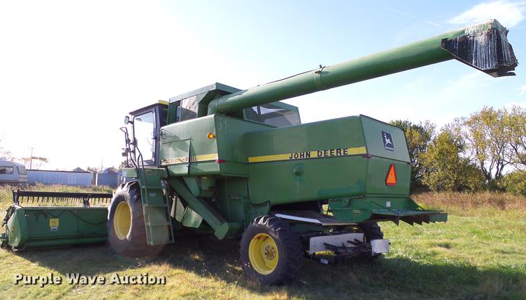 image for item DA6965 1983 John Deere 8820 Turbo combine