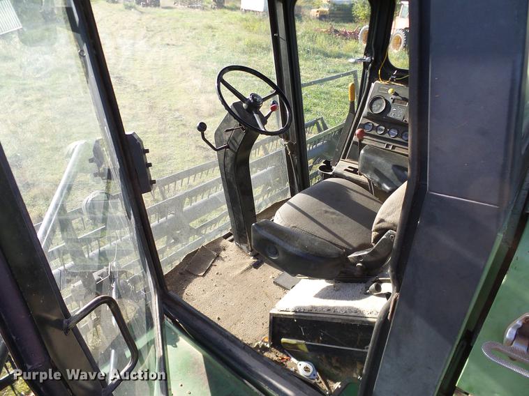 image for item DA6965 1983 John Deere 8820 Turbo combine