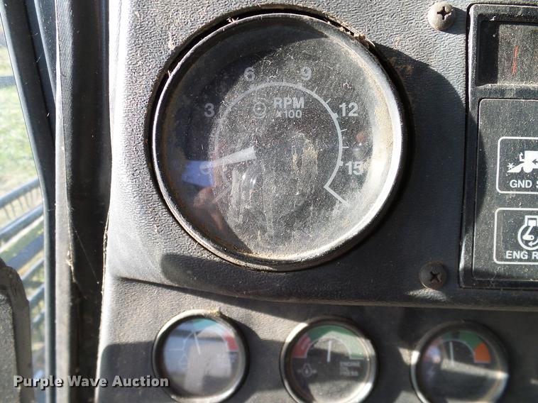 image for item DA6965 1983 John Deere 8820 Turbo combine