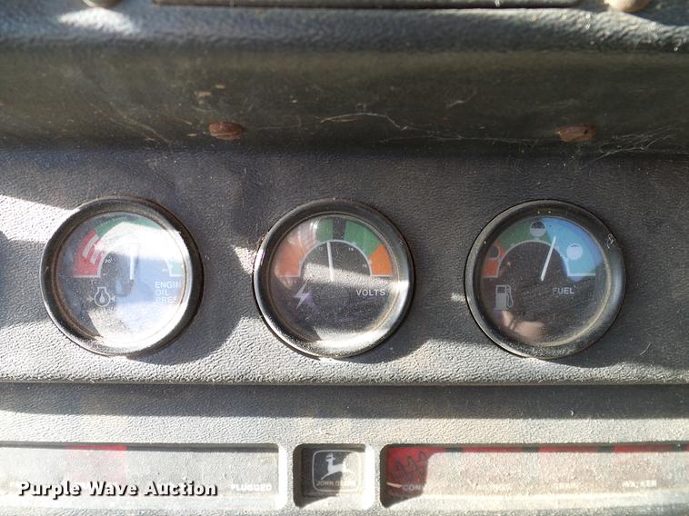 image for item DA6965 1983 John Deere 8820 Turbo combine