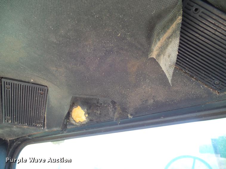 image for item DA6965 1983 John Deere 8820 Turbo combine