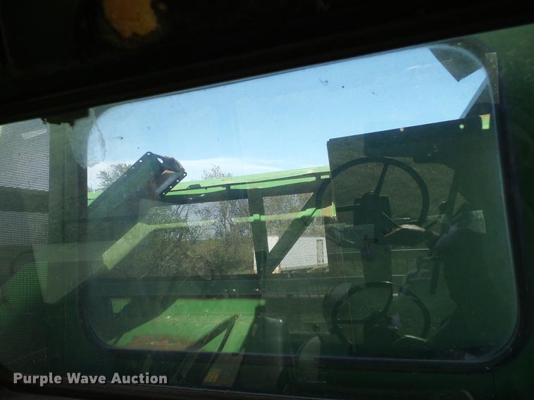 image for item DA6965 1983 John Deere 8820 Turbo combine