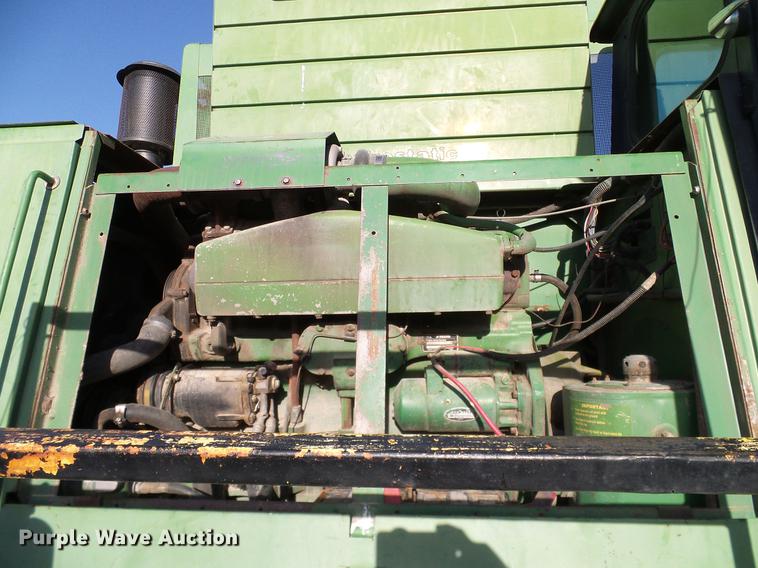 image for item DA6965 1983 John Deere 8820 Turbo combine