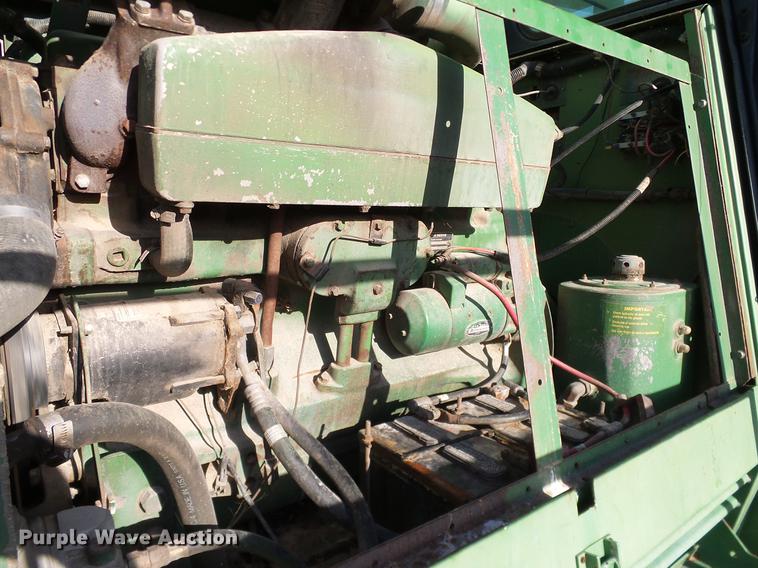 image for item DA6965 1983 John Deere 8820 Turbo combine