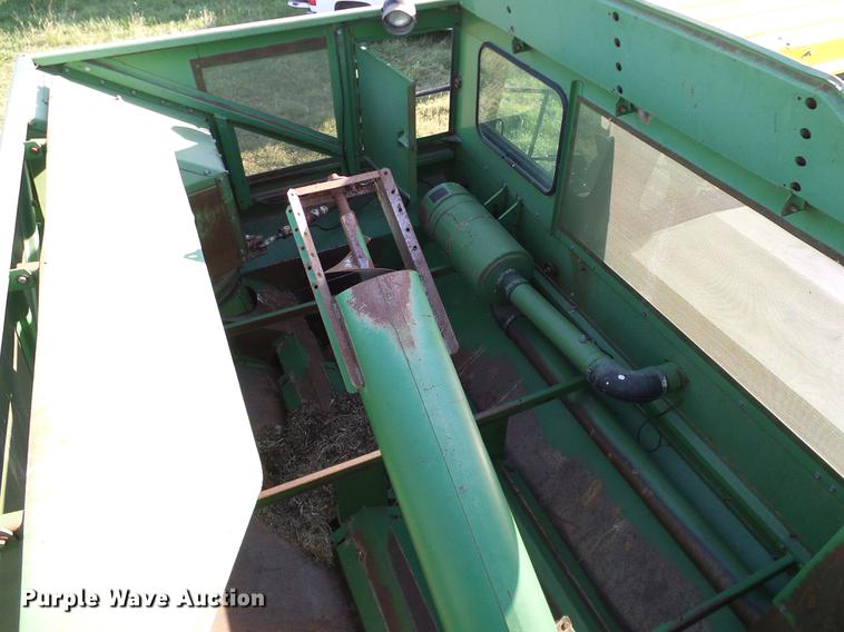 image for item DA6965 1983 John Deere 8820 Turbo combine