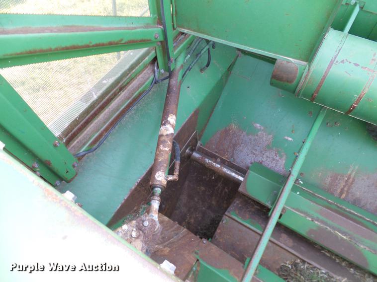 image for item DA6965 1983 John Deere 8820 Turbo combine