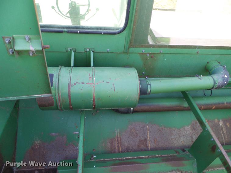 image for item DA6965 1983 John Deere 8820 Turbo combine