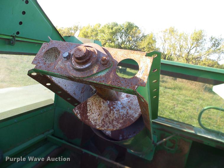 image for item DA6965 1983 John Deere 8820 Turbo combine