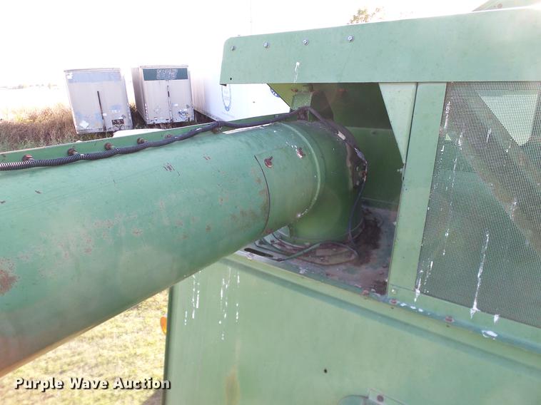 image for item DA6965 1983 John Deere 8820 Turbo combine
