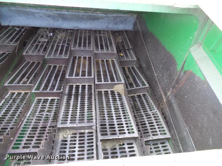 image for item DA6965 1983 John Deere 8820 Turbo combine