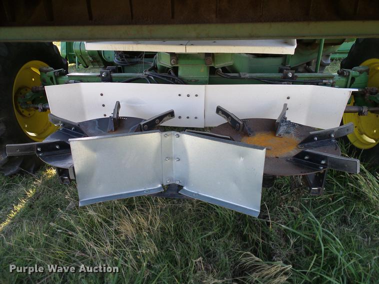 image for item DA6965 1983 John Deere 8820 Turbo combine