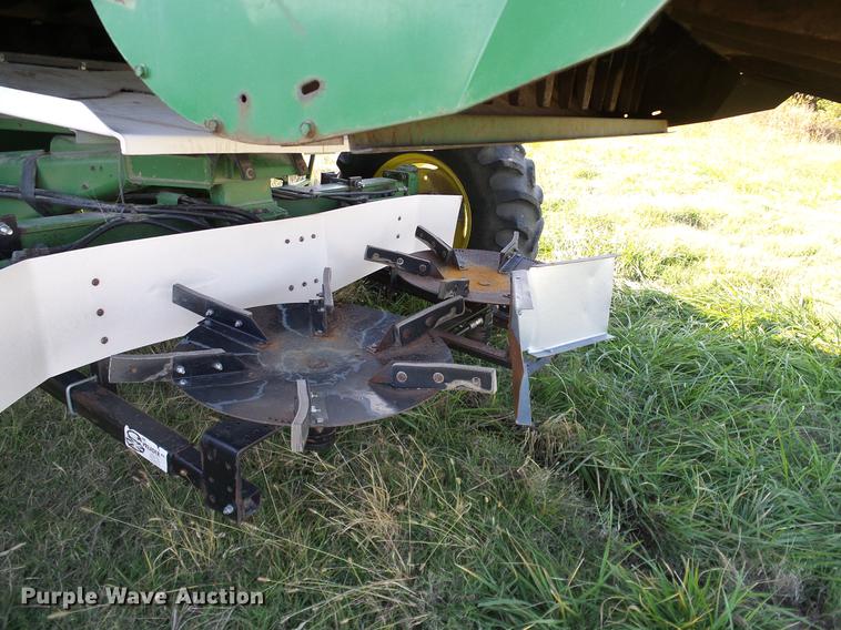 image for item DA6965 1983 John Deere 8820 Turbo combine