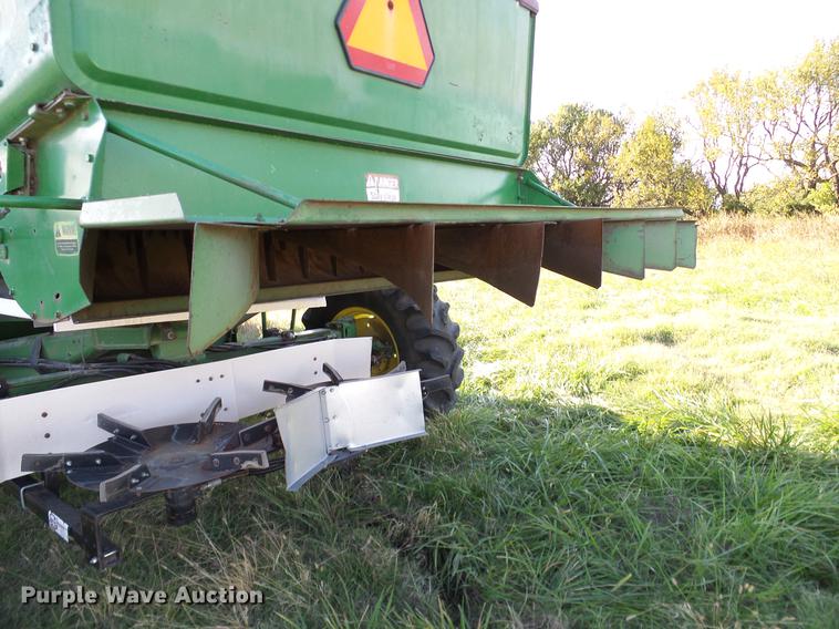 image for item DA6965 1983 John Deere 8820 Turbo combine