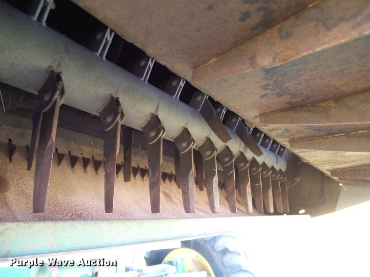 image for item DA6965 1983 John Deere 8820 Turbo combine