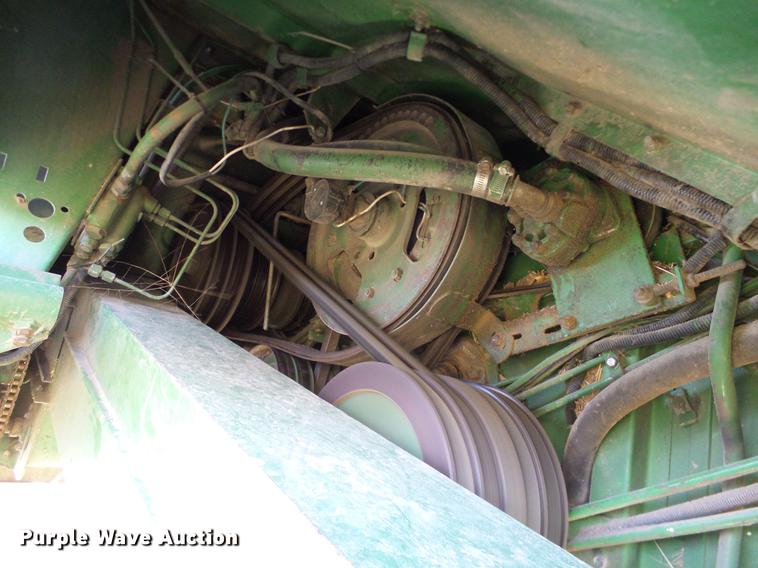 image for item DA6965 1983 John Deere 8820 Turbo combine