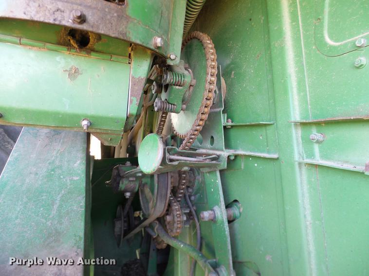 image for item DA6965 1983 John Deere 8820 Turbo combine
