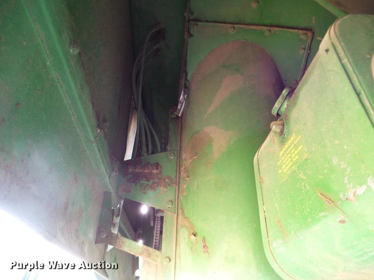 image for item DA6965 1983 John Deere 8820 Turbo combine