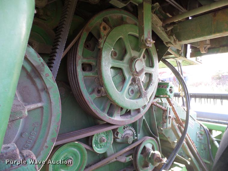 image for item DA6965 1983 John Deere 8820 Turbo combine