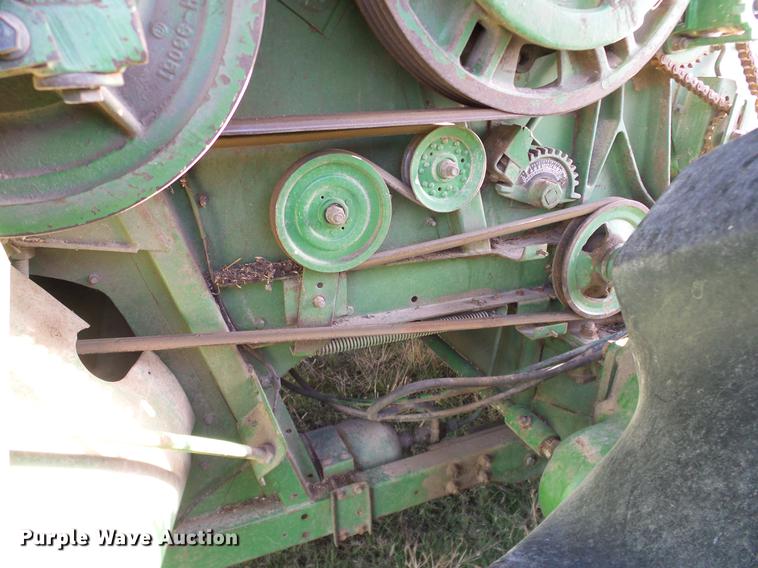 image for item DA6965 1983 John Deere 8820 Turbo combine
