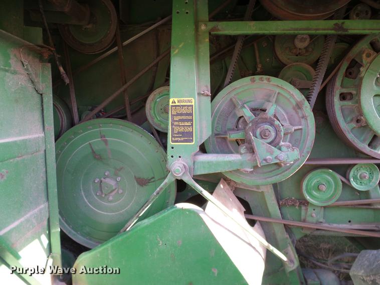 image for item DA6965 1983 John Deere 8820 Turbo combine