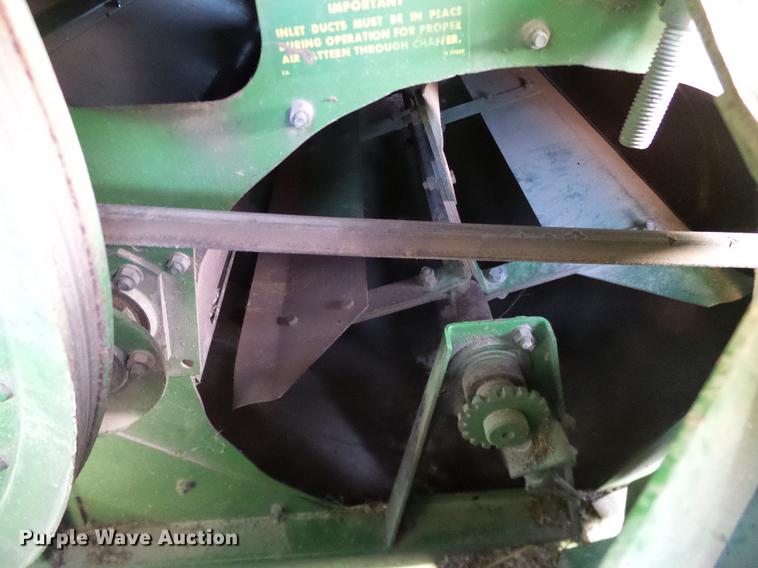 image for item DA6965 1983 John Deere 8820 Turbo combine