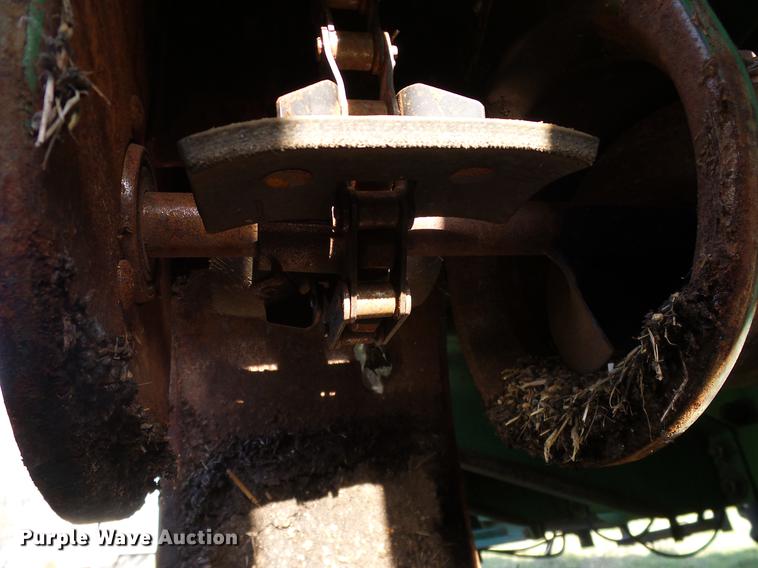 image for item DA6965 1983 John Deere 8820 Turbo combine